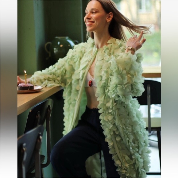 Zara green petal coat - Picture 2 of 10